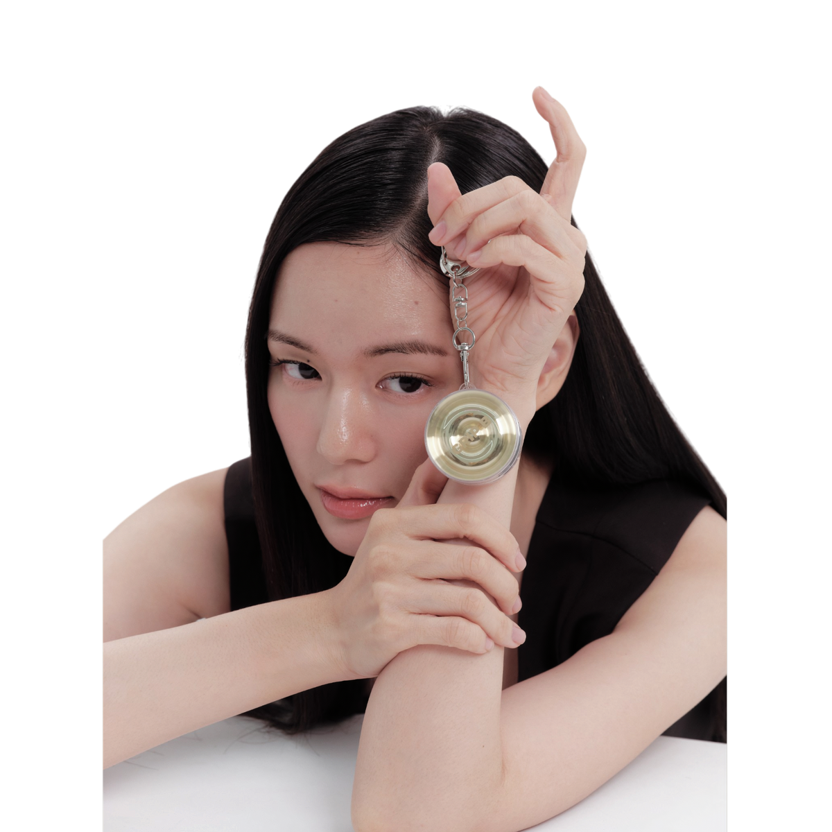 그립비 룬 플러스 쿼츠 골드 — 모델 착용 사진