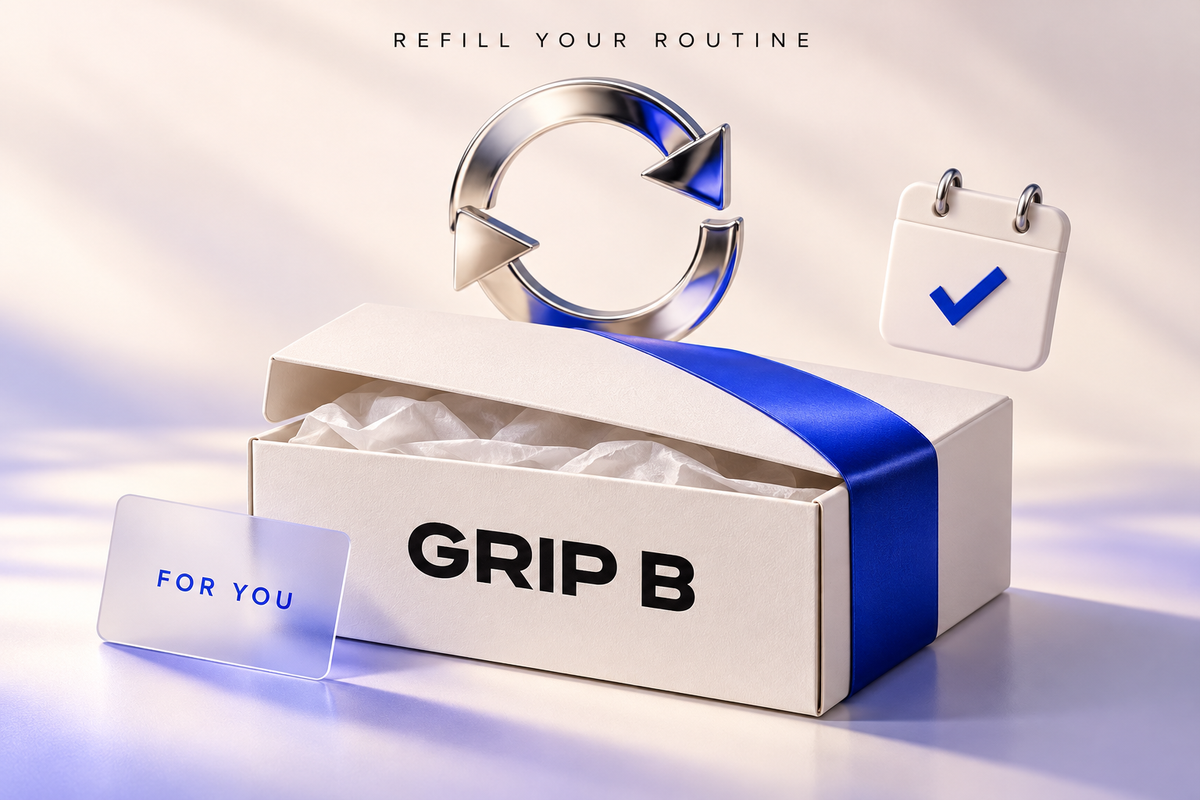 파란 리본으로 포장한 GRIP B 리필 박스와 반복 배송 화살표, 달력으로 표현한 정기배송 콘셉트
